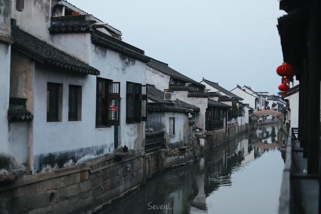 匆忙离开